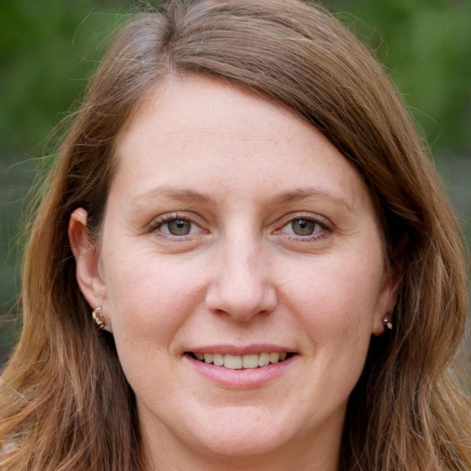 Finance education expert providing remote learning guidance